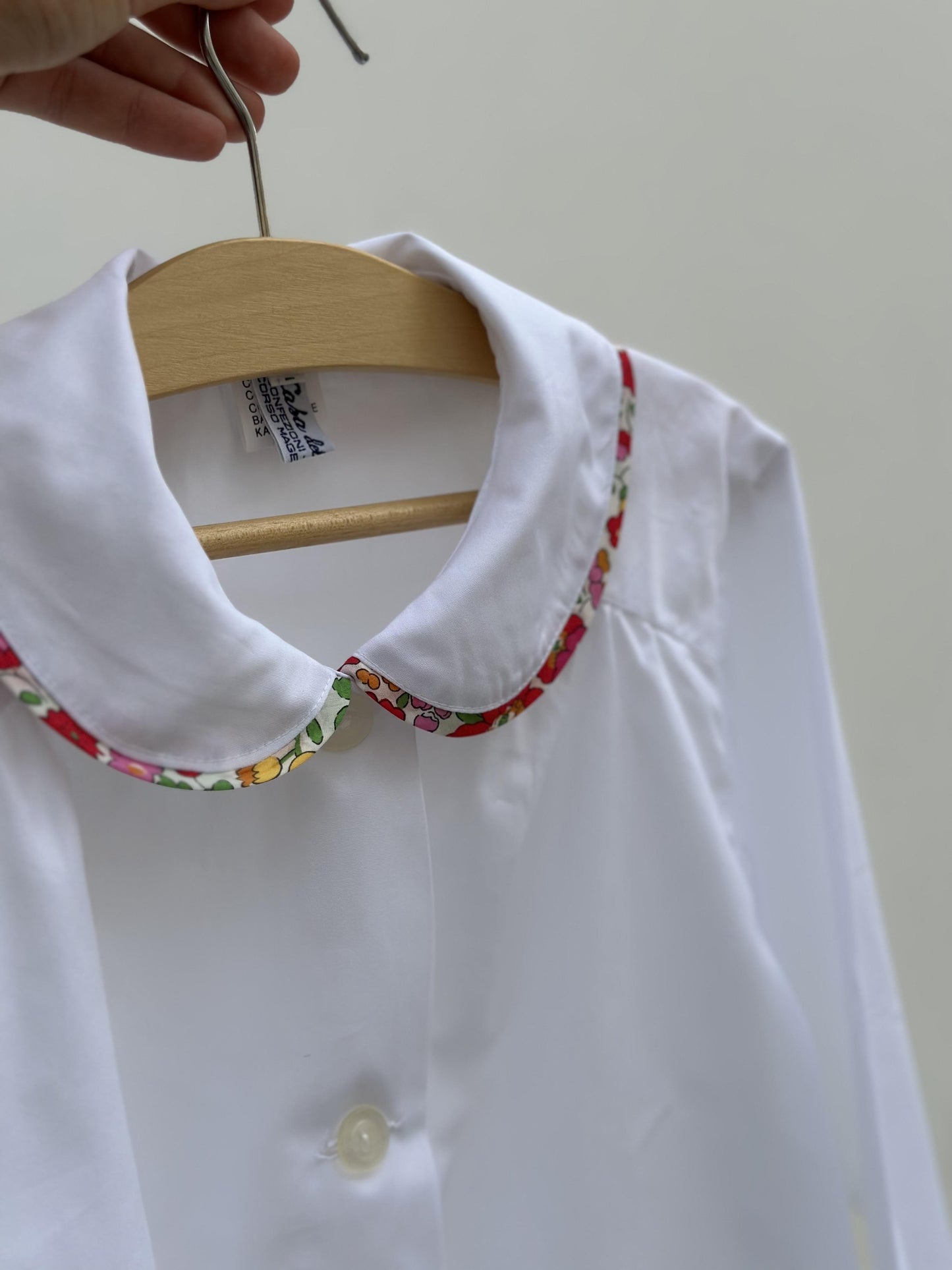 GREMBIULE SCUOLA BIANCO CON LIBERTY GREMBIULE LIBERTY ROSSO CASA DEL BIANCO