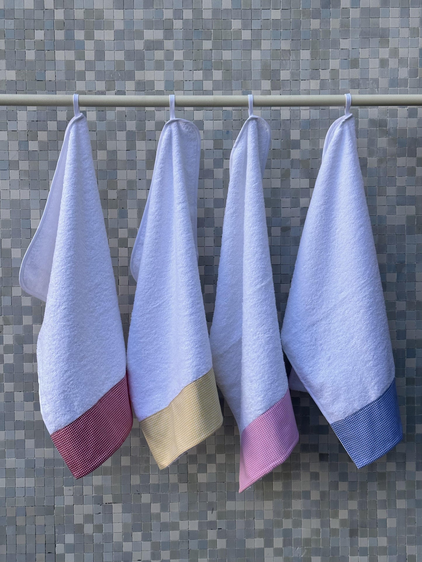RED PICTURE KINDERGARTEN TOWEL