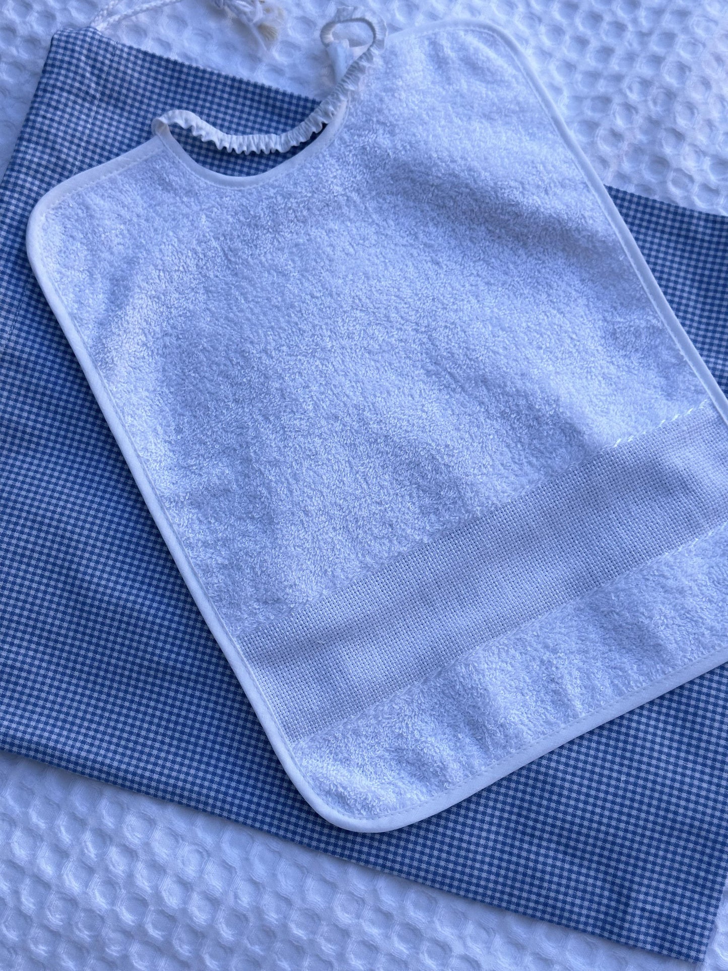 KINDERGARTEN BIB