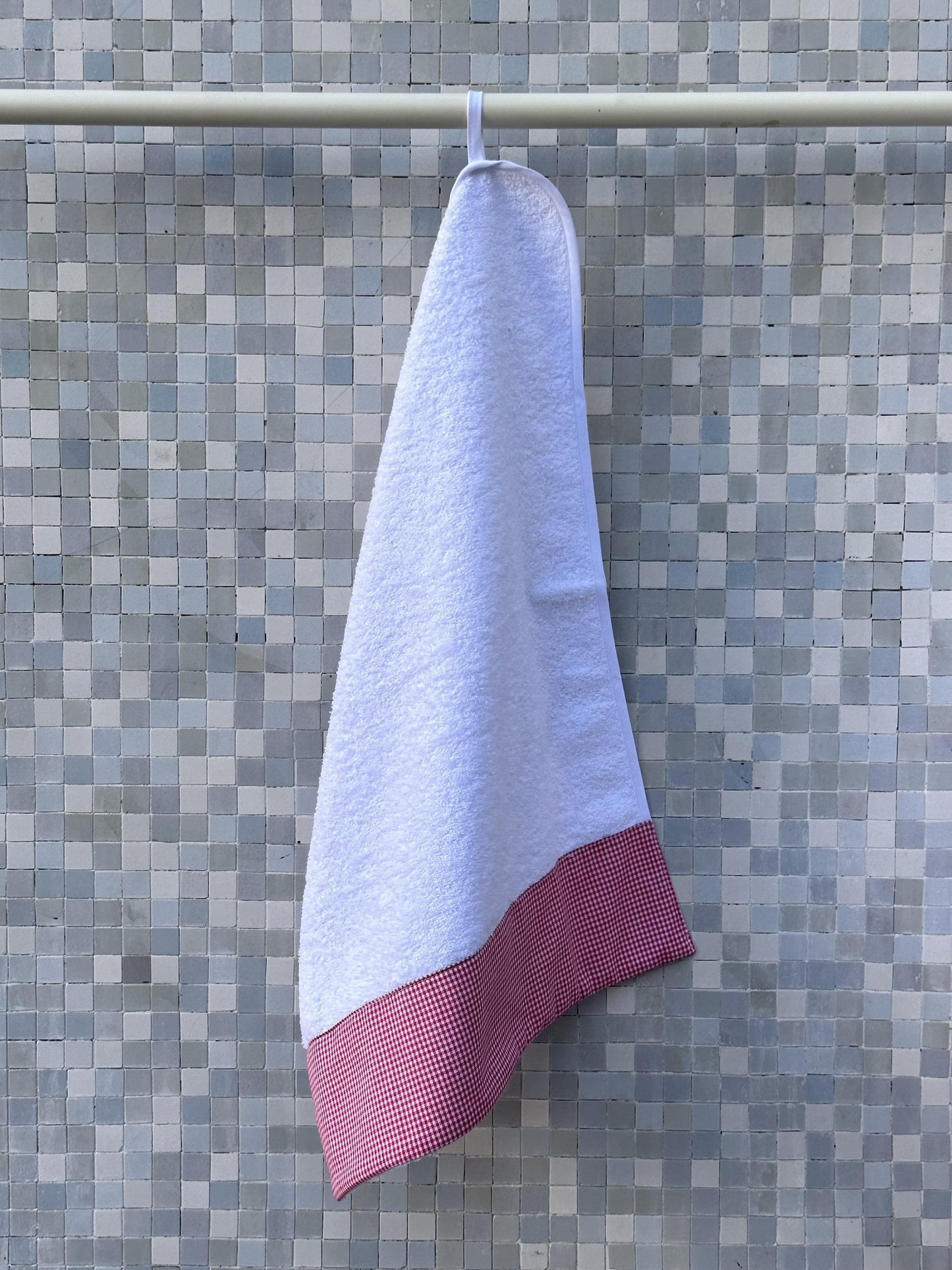 RED PICTURE KINDERGARTEN TOWEL