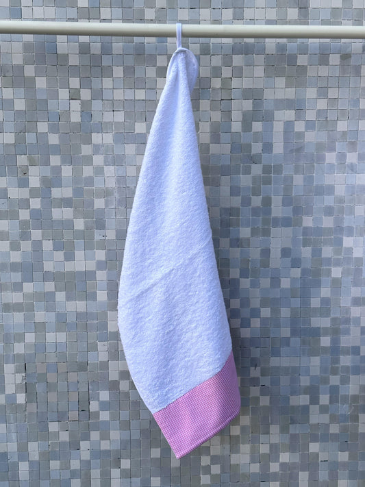 NURSERY TOWEL PINK PICTURE