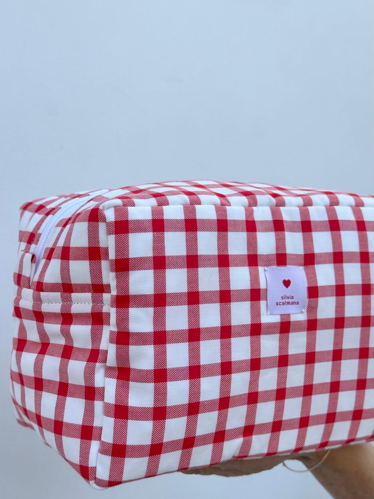 BEAUTY FINESTRATO ROSSO BENF FINROS SILVIA SCALMANA 