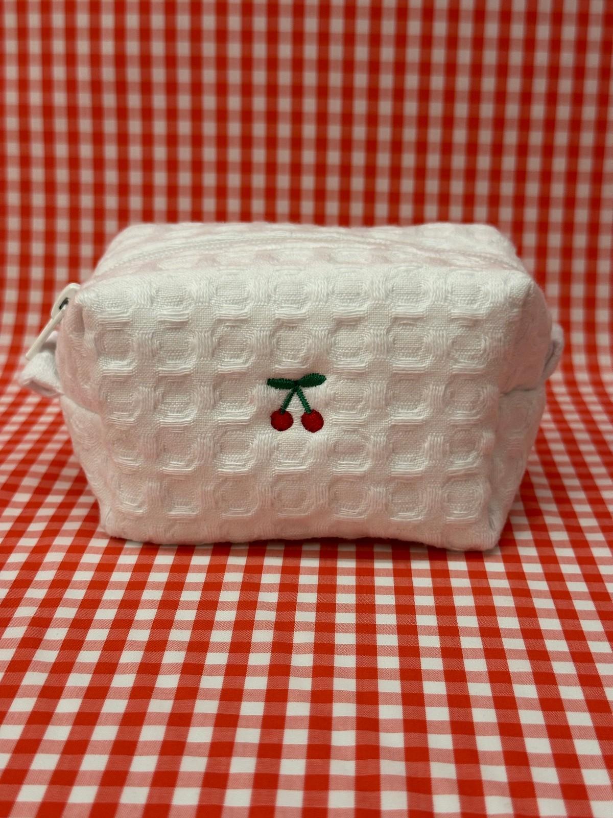 BEAUTY NIDO D'APE BIANCO CON RICAMO CILIEGIA